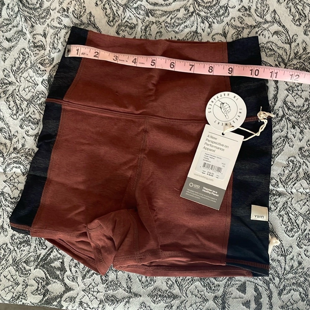 Vuori Aspire elevation shorty cedar heather size XS